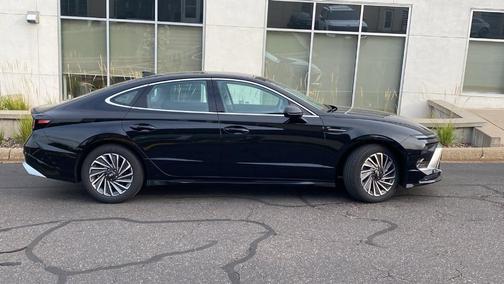 2025 Hyundai SONATA Hybrid Limited