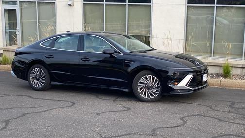 2025 Hyundai SONATA Hybrid Limited