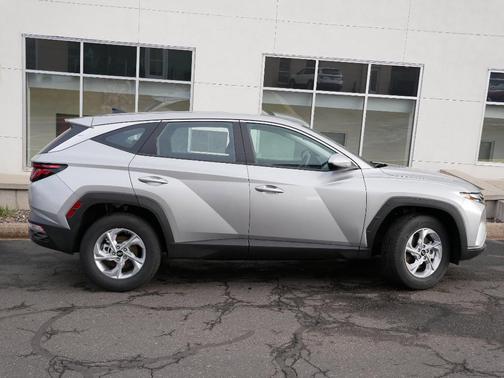 2024 Hyundai TUCSON SE