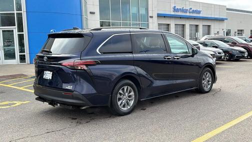 2022 Toyota Sienna XLE
