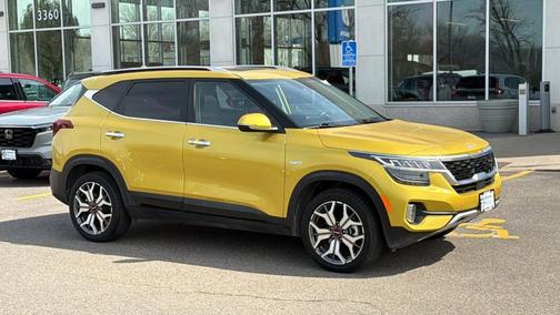 Starbright Yellow 2023 Kia Seltos SX