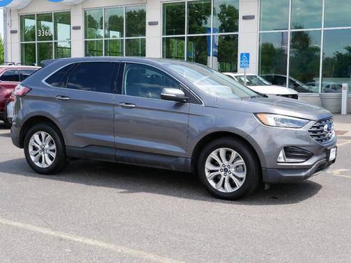2022 Ford Edge Titanium