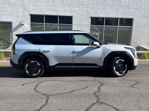 2024 Kia EV9 Land