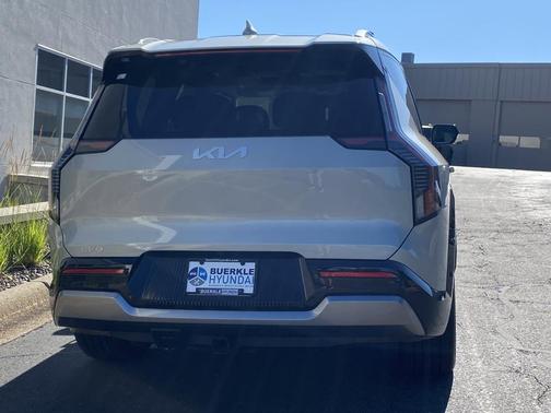 2024 Kia EV9 Land