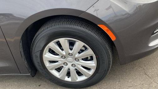 2021 Chrysler Voyager L