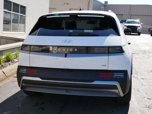 2025 Hyundai IONIQ 5 SEL