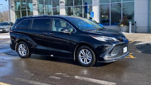 2023 Toyota Sienna Limited