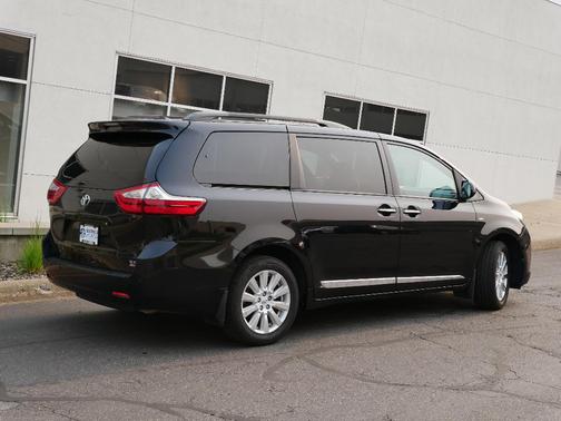 2017 Toyota Sienna XLE