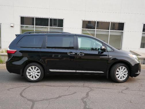 2017 Toyota Sienna XLE
