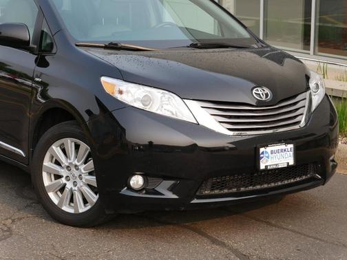 2017 Toyota Sienna XLE