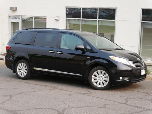 2017 Toyota Sienna XLE