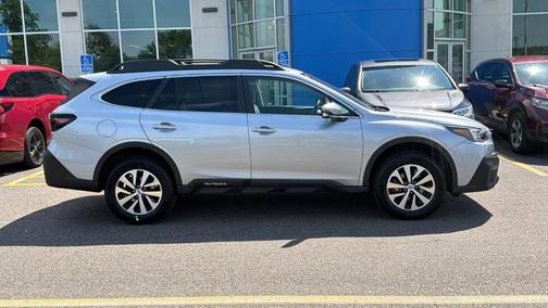 Ice Silver Metallic 2022 Subaru Outback Premium