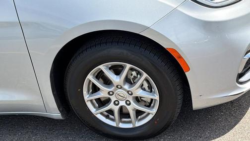 Silver Mist Clearcoat 2024 Chrysler Pacifica Touring-L