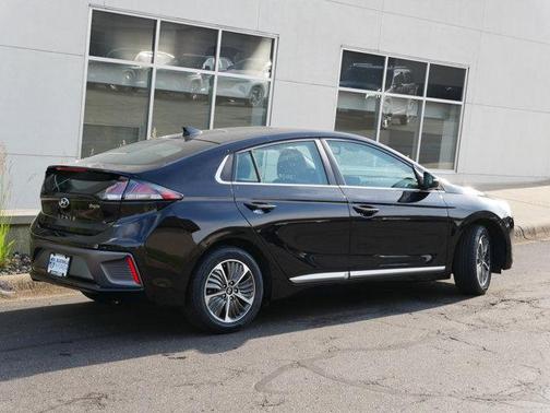 2022 Hyundai IONIQ Plug-In Hybrid SEL