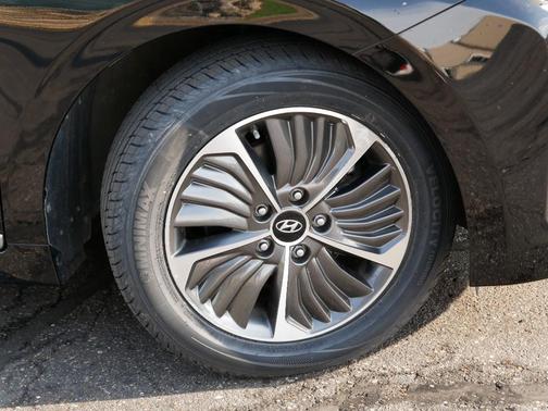 2022 Hyundai IONIQ Plug-In Hybrid SEL