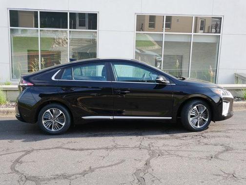2022 Hyundai IONIQ Plug-In Hybrid SEL