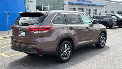 Toasted Walnut Pearl 2019 Toyota Highlander XLE