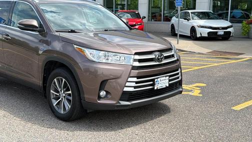 Toasted Walnut Pearl 2019 Toyota Highlander XLE
