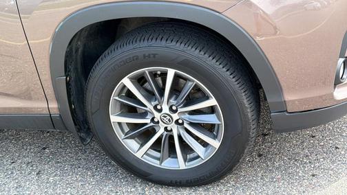 Toasted Walnut Pearl 2019 Toyota Highlander XLE