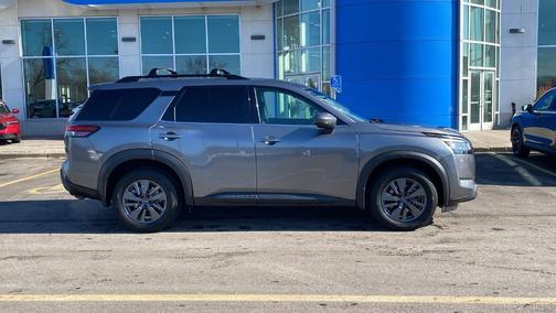 2022 Nissan Pathfinder SV