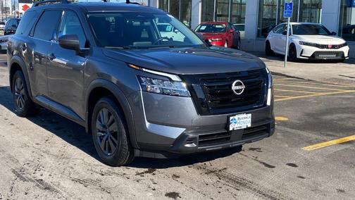 2022 Nissan Pathfinder SV