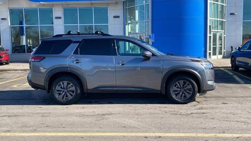 2022 Nissan Pathfinder SV