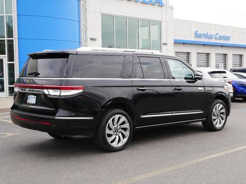 2022 Lincoln Navigator L Reserve