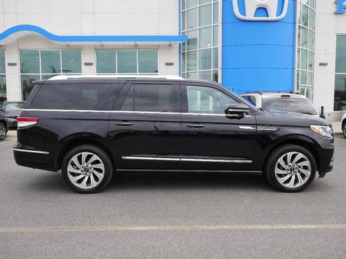 2022 Lincoln Navigator L Reserve