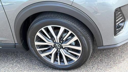 Gun Metallic 2022 Nissan Kicks SR