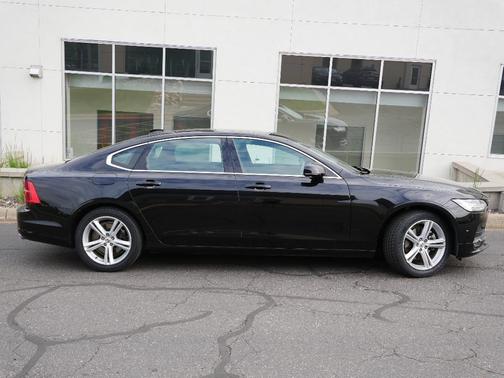 2018 Volvo S90 T5 Momentum