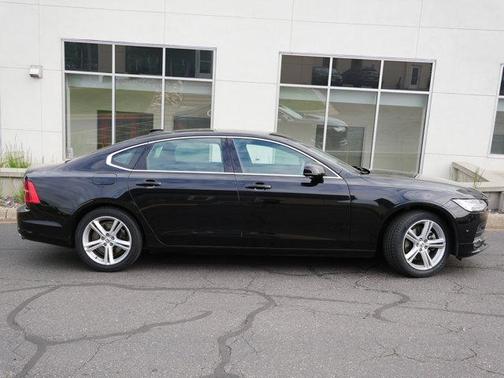 2018 Volvo S90 T5 Momentum