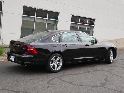 2018 Volvo S90 T5 Momentum