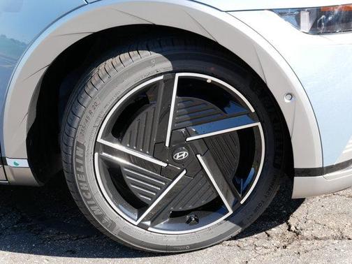 2025 Hyundai IONIQ 5 Limited