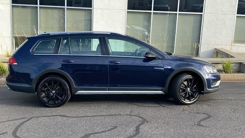 2017 Volkswagen Golf Alltrack TSI S