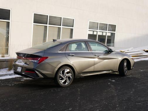 2025 Hyundai ELANTRA HEV Limited