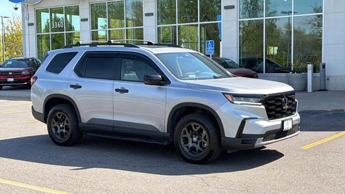 Lunar Silver Metallic 2025 Honda Pilot TrailSport