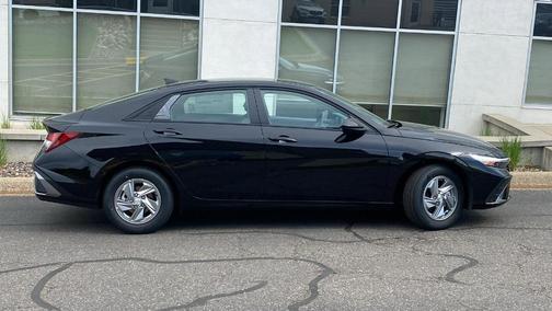 Black 2026 Hyundai ELANTRA SE