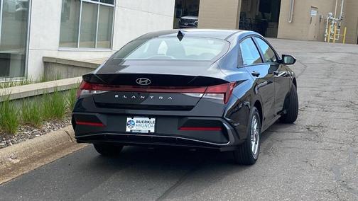 Black 2026 Hyundai ELANTRA SE