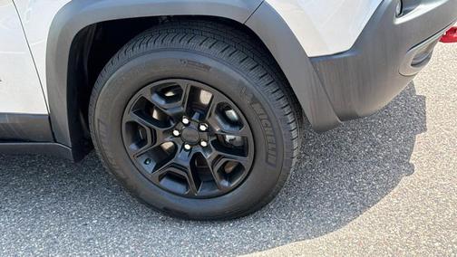 Billet Silver Metallic Clearcoat 2019 Jeep Cherokee Trailhawk