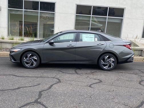 2025 Hyundai ELANTRA Limited