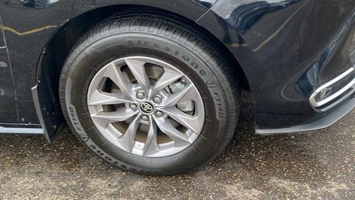 2024 Toyota Sienna XLE