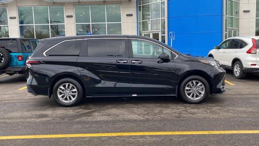 2024 Toyota Sienna XLE