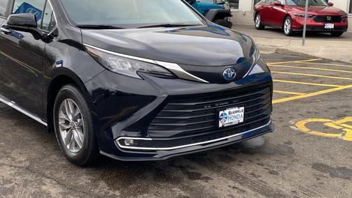 2024 Toyota Sienna XLE