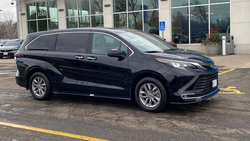 2024 Toyota Sienna XLE