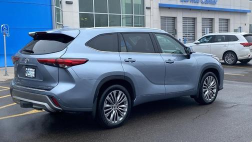 Moon Dust 2021 Toyota Highlander Platinum