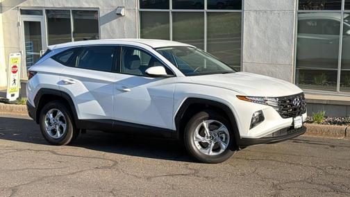 White Pearl 2024 Hyundai TUCSON SE