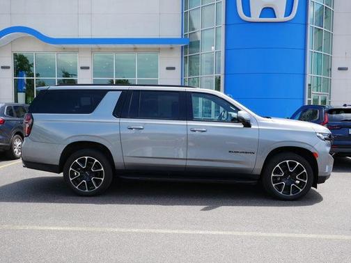 2023 Chevrolet Suburban RST