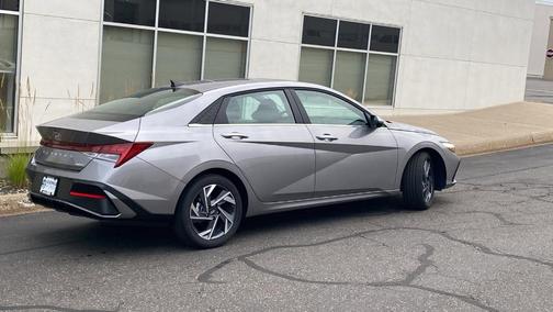 2025 Hyundai ELANTRA Limited