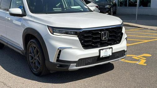 White 2023 Honda Pilot Elite