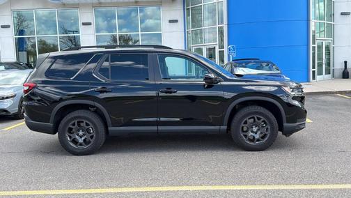 Crystal Black Pearl 2025 Honda Pilot TrailSport